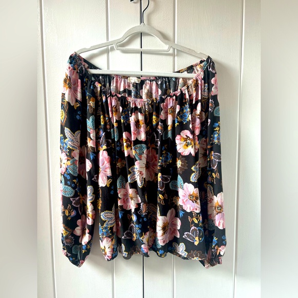 Love Stitch Floral Off the Shoulder Top. Size L. - Picture 1 of 3